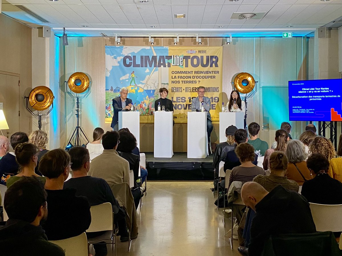 Michel_MENARD's tweet photo. Bcp de monde toute la journée au Département pour participer à des ateliers, des animations, des tables-rondes sur l’évolution du climat et la transition écologique. 
👉 Les sujets ne manquent pas. Le #ClimatLibéTour c’est jusqu’à demain soir ! Programme : https://t.co/9FYxFtBEgh https://t.co/ybybFFcYOu