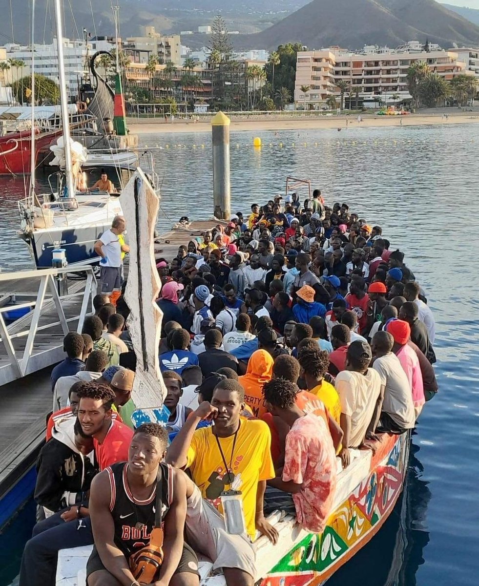 Oxitan30's tweet image. Refuser que l'Europe se fasse envahir par des "migrants" musulmans ou africains c'est être raciste...
Par contre les palestiniens qui refusent de se faire "coloniser par des sionistes" c'est des héros et des martyrs..
Migrant=colon stop l'hypocrisie.
#BFM #CNEWS #faceabockcote