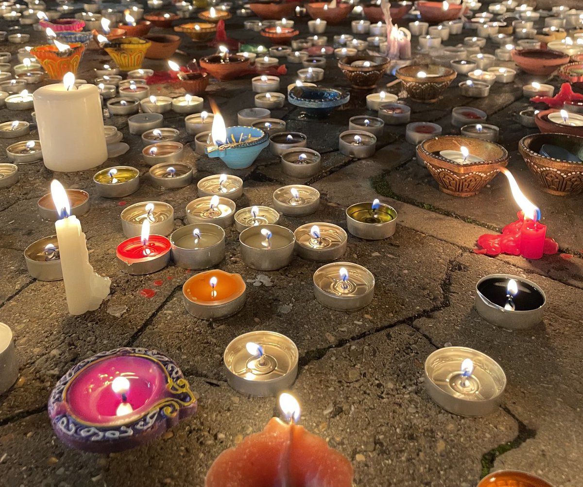 RelaxMeditate's tweet photo. Wishing all those celebrating the festival of lights a very Happy Diwali #happydiwali #diwali #peace #lights https://t.co/FLqB5UcLZl