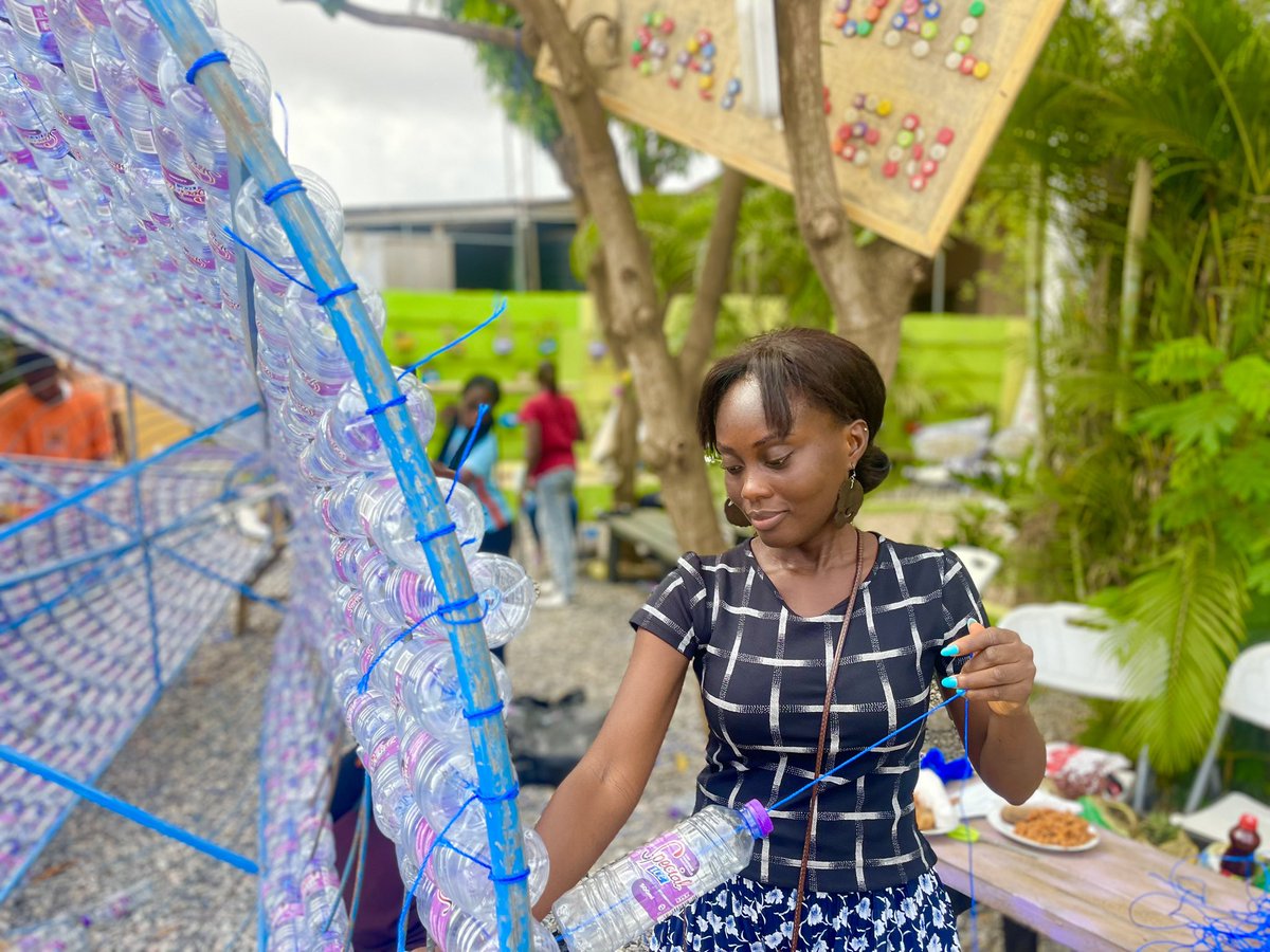 We’ve been weaving Christmas Trees from waste bottles at @MckingtorchAfri but excitingly we have opened up the sessions to the community with young people coming from all over to come and learn how to make plastic waste bottles trees for their communities.