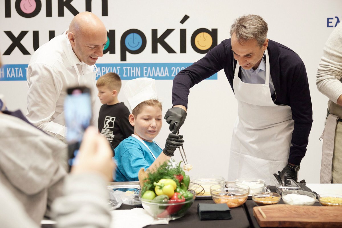 QMark5's tweet photo. Όταν αποτυγχάνει η πολιτική, οι επικοινωνιολόγοι συμβουλεύουν να το ρίχνεις στο life coaching. Ο λαός μας το λέει πιο απλά: άλλα λόγια να αγαπιόμαστε. https://t.co/njyqTVEgJr