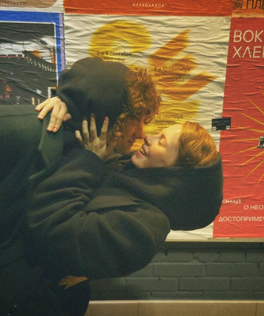 собака бывает кусачей.