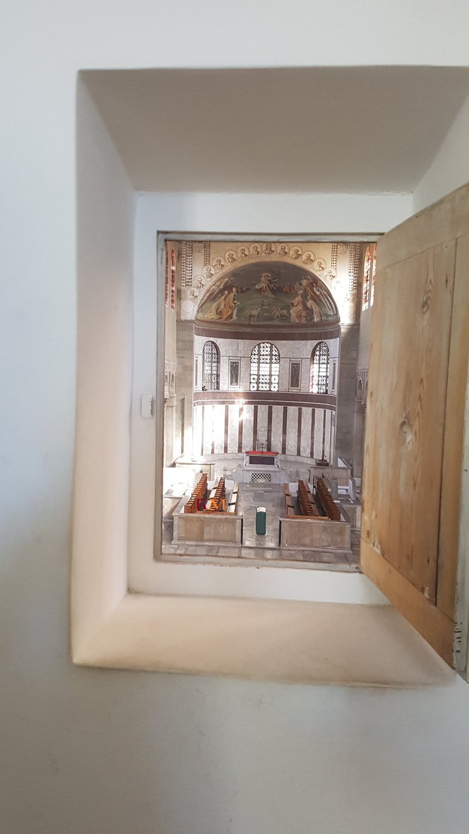 Ok, pero mirando hacia el interior. 
📍 Santa Sabina, Roma 
#VentanasdelPatrimonio