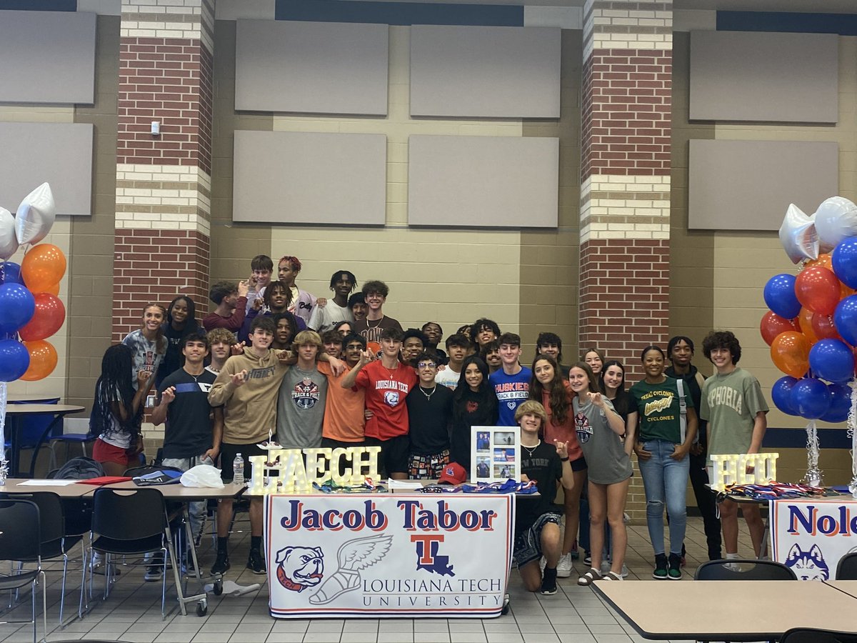 Jacob2024Tabor's tweet photo. Signed! 🐶❤️💙

Beyond blessed to be in this position. I appreciate everybody who has been here along the way. Thank you @BJohnsonoly @GeorgeCleare @Coach_Roedel @CoachJ_Romero for making my dream come true! Let's Go! @LATechTFXC @LATechSports https://t.co/3n1kIiuK42