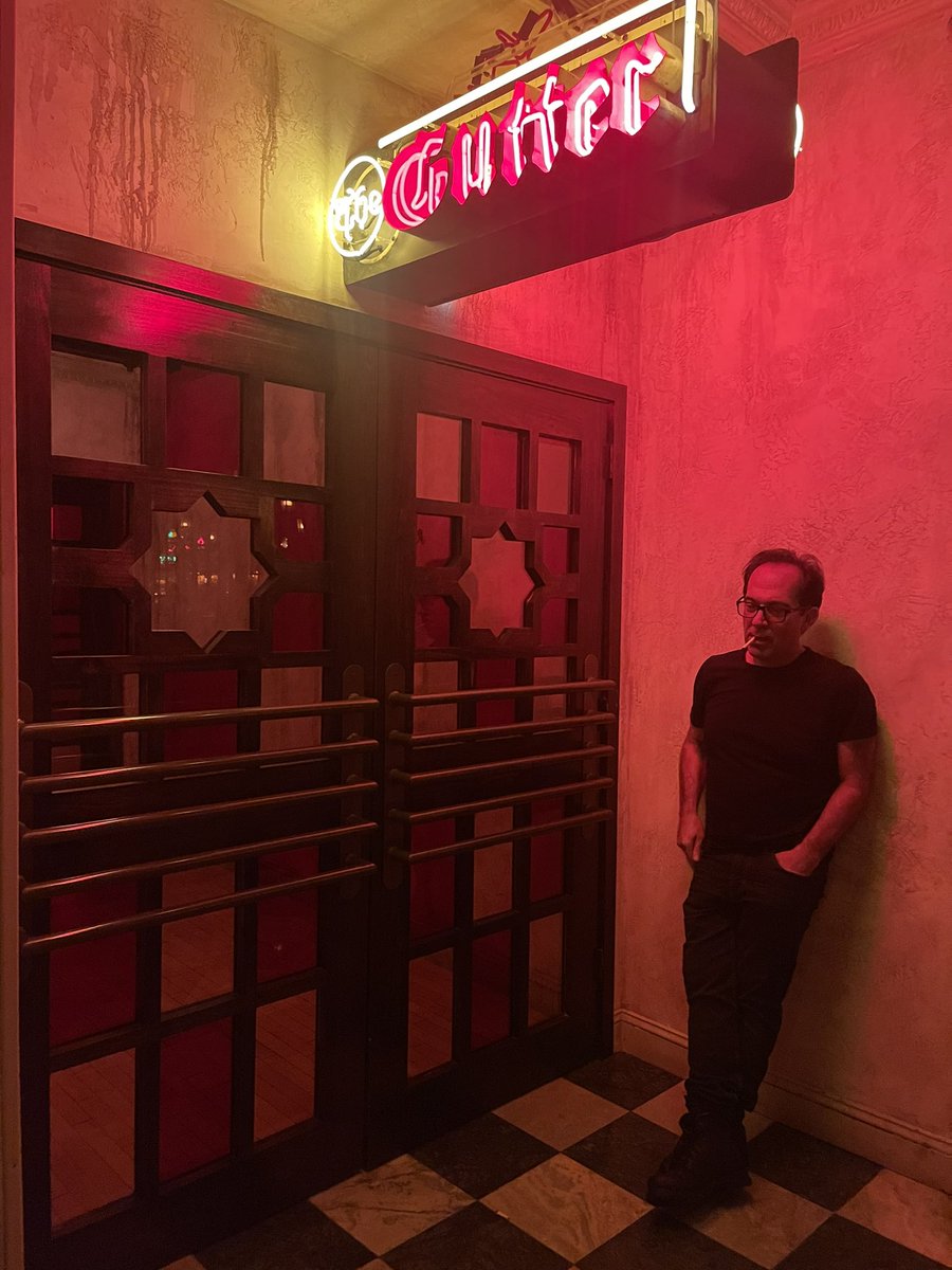 JamisonNewland's tweet photo. Taking the opportunity to catch some #FilmNoirPhotogtaphy at the stunnning @LafayetteHotels in #SanDiego while gigging with @Corey_Feldman at @HOBSanDiego. #LostBoys #FrogBrothers #alanfrog https://t.co/A74ViPDKWY