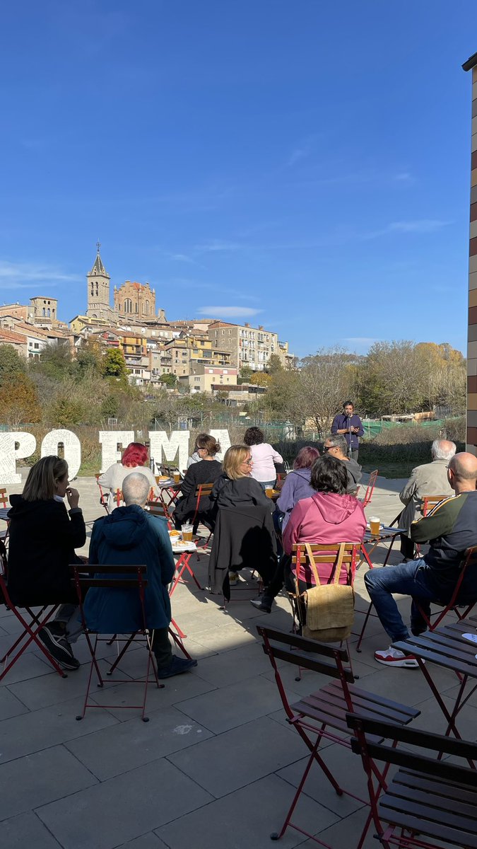 bibgironella's tweet photo. El vermut poètic d'aquest matí ha estat una de les darreres activitats del IX Festival de Poesia de Gironella ❤️‍🔥 @poesiagironella https://t.co/wXfxZwTV56