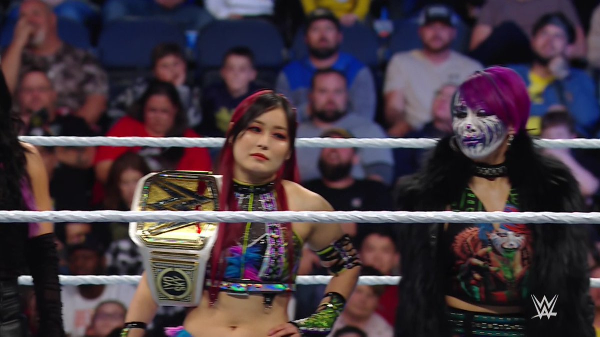 IyoSkySourceCOM's tweet photo. HQ #Smackdown Screencaptures: https://t.co/USmjdxJnEn #IyoSky #GeniusOfTheSky #DamageCTRL #WWE 

(@Iyo_SkyWWE) https://t.co/TKZuu8WPU9