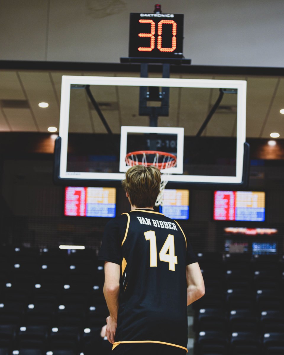 Winthrop Basketball tweet media