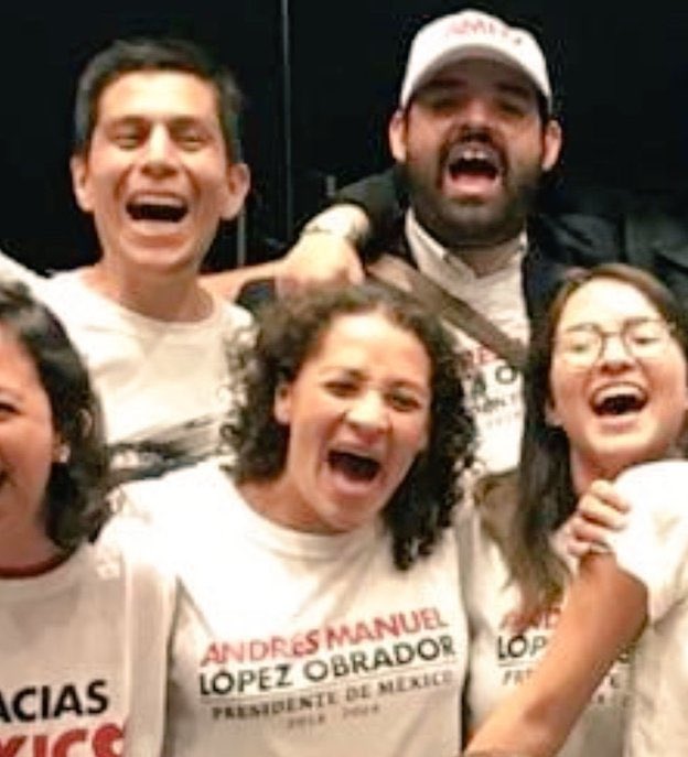 AngellusJ's tweet photo. @pauletta_sofia Y como tú odias al actual titular del poder ejecutivo federal,porque ya no formas parte del gobierno (ni local ni federal), pese a tu notorio activismo con #Morena , pero al mismo tiempo vives pendientísima de #AMLO .
Entonces, eres una pobrina. https://t.co/GWKeA0bxr9