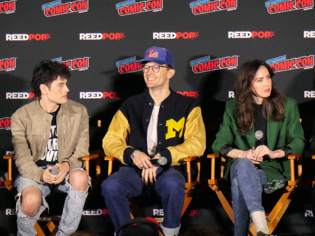 tascena's tweet photo. Back To The Future The Musical panel at New York Comic Con 2023
#BackToTheFuture #BackToTheFutureMusical #BTTF #BTTFmusical #CaseyLikes #RogerBart #HughColes #LianaHunt #JelaniRemy #NathanielHackmann #NYCC #NYCC2023 #NewYorkComicCon https://t.co/aAgkbl7clN