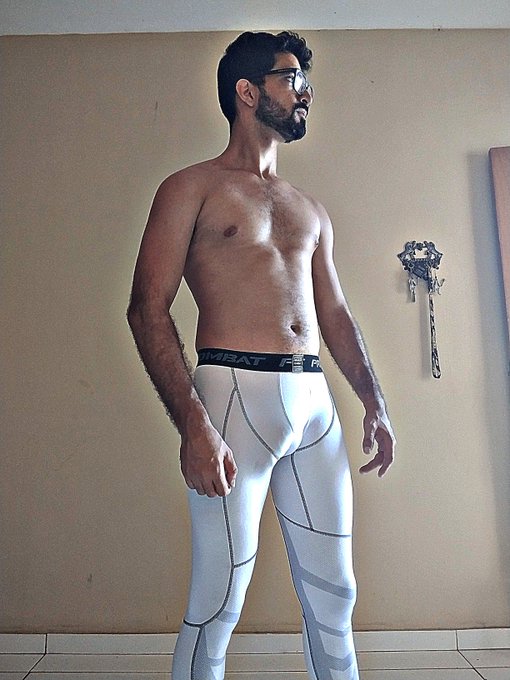 gostando bastante dessa cal&ccedil;a https://t.co/XymHiV6CRJ