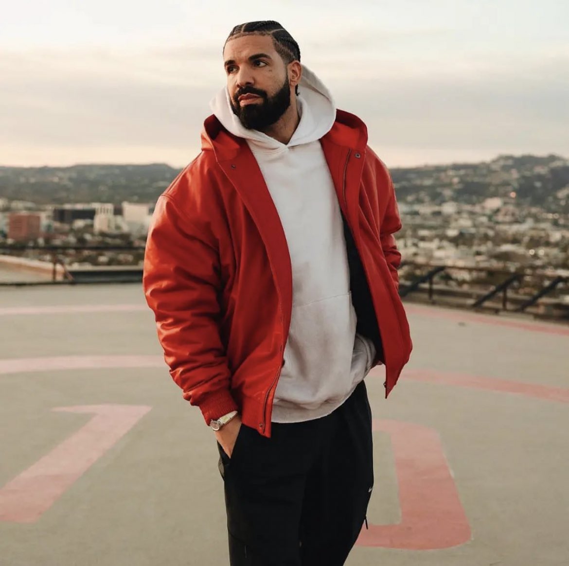 DrakeChart's tweet photo. With ‘Red Button’ and ‘You Broke My Heart’ hitting #1 on Apple Music US, Drake has now sent a record-extending 63 songs to #1 on Apple Music US. https://t.co/fWFiRt62on