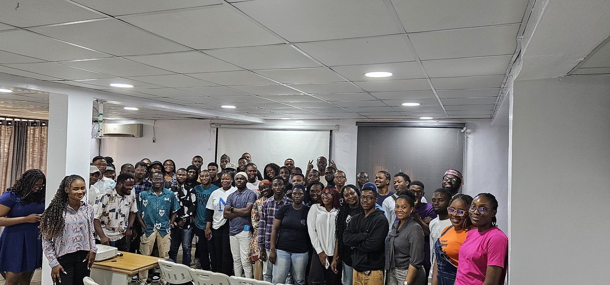 Geektutor's tweet photo. The @apiconflagos superstar team! Thank you to everyone who contributed to an amazing event ✨🚀

@Gbahdeyboh @olanetsoft @mba_oma @bigdevlarry @UX_Techie @chukwurah__ @itxbo @jastrup7 @oluwabamikemi

 #APIConfLagos #APIsInAction https://t.co/Lr8Td5sMz1