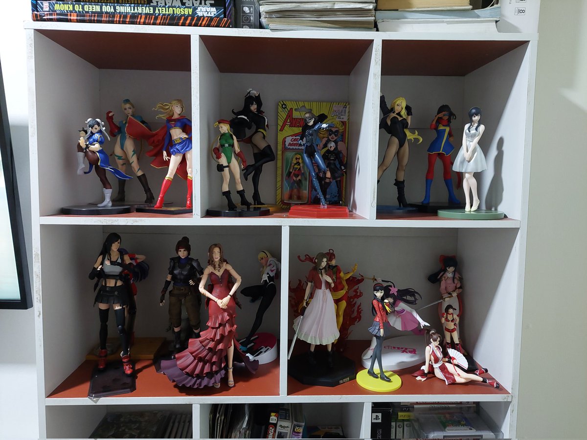 DoctorR2D2's tweet photo. @leviathanofuda I see your Splatoon amiibo collection and raise you one waifu collection https://t.co/2h6IZdBYcH