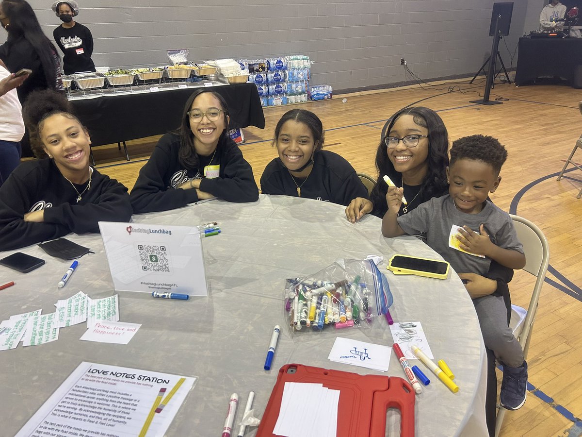 ShilohGenerals's tweet photo. Day 74A (Weekend Edition) - Our students have hearts of service. #Salutes to our cheerleaders who volunteered to feed the hungry & to our DECA members who joined with the Chad Livsey Project to clean up the street between Shiloh High & Shiloh Elementary!#MoreThan180daysofPRIDE https://t.co/bXZGrf7fYw