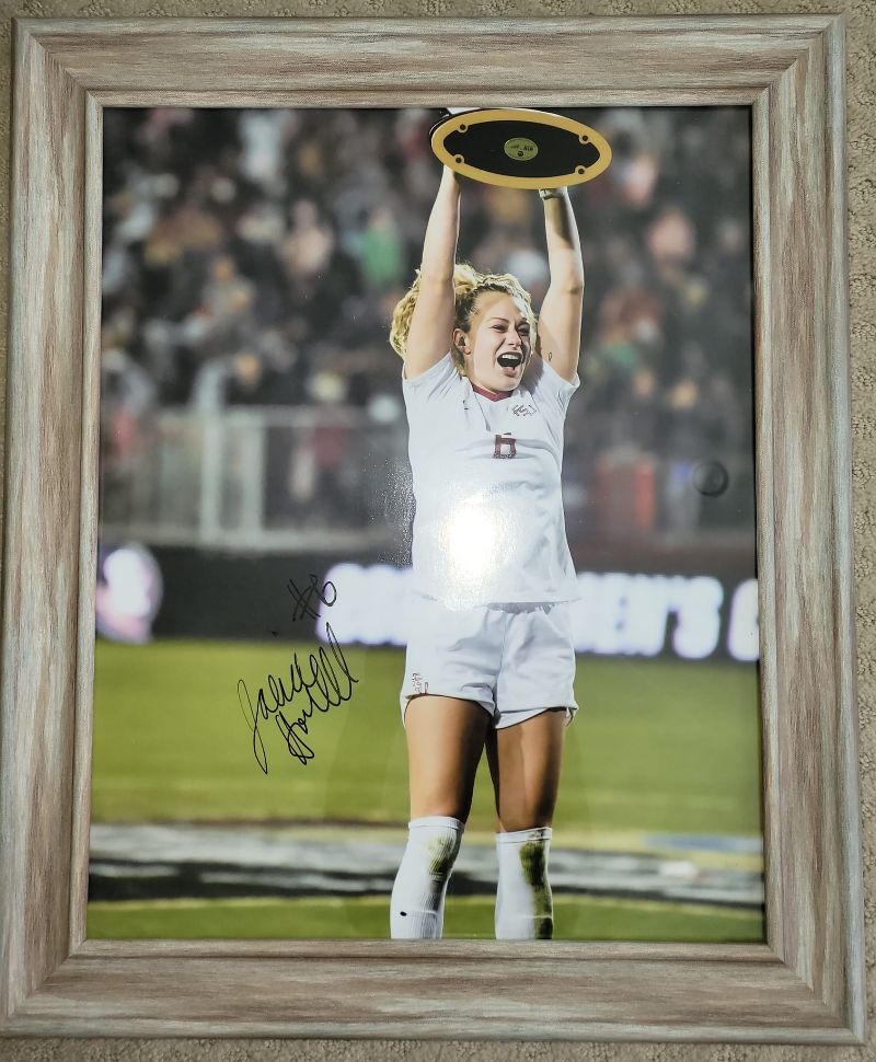 Auction Alert! Attention fellow Noles! Are you a soccer fan? Don’t miss this opportunity to win a framed picture signed by @FSUSoccer alumna and Captain of @RacingLouFC Jaelin Howell! Place your bid by Nov 27 and support our club! Bid link: tinyurl.com/bdcs392h