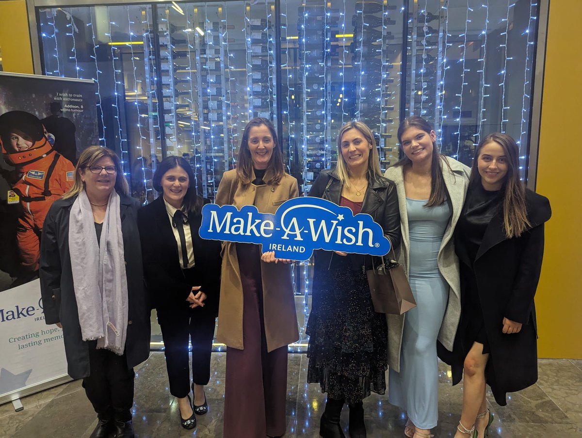 MakeAWish_ie's tweet photo. We are incredibly thankful to all who supported and attended our Make-A-Wish Christmas Lunch today in The Gibson Hotel! The laughter, joy and warmth shared in the room made for an unforgettable evening 💫
#ChristmasLunch #SparkJoy #LightUpHope https://t.co/iFhKZ7U4TJ