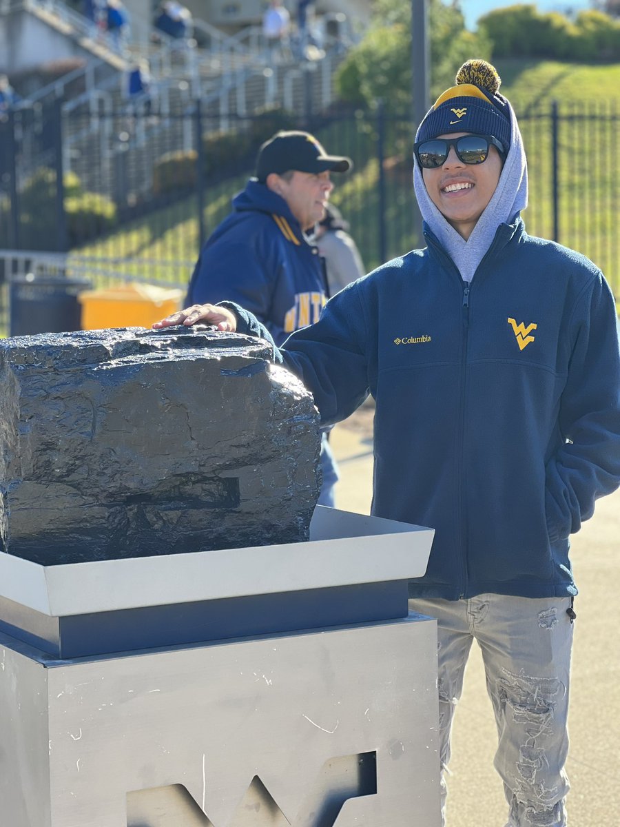 gtab77's tweet photo. Elijah first game. Let’s go!! 
#wvugame https://t.co/tKf0JRVh1b