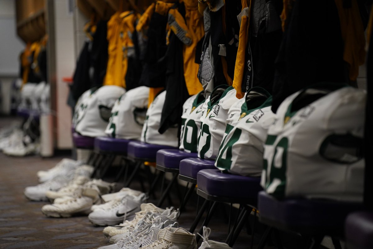 🟡⚪️🟡

#SicEm | #PersonOverPlayer