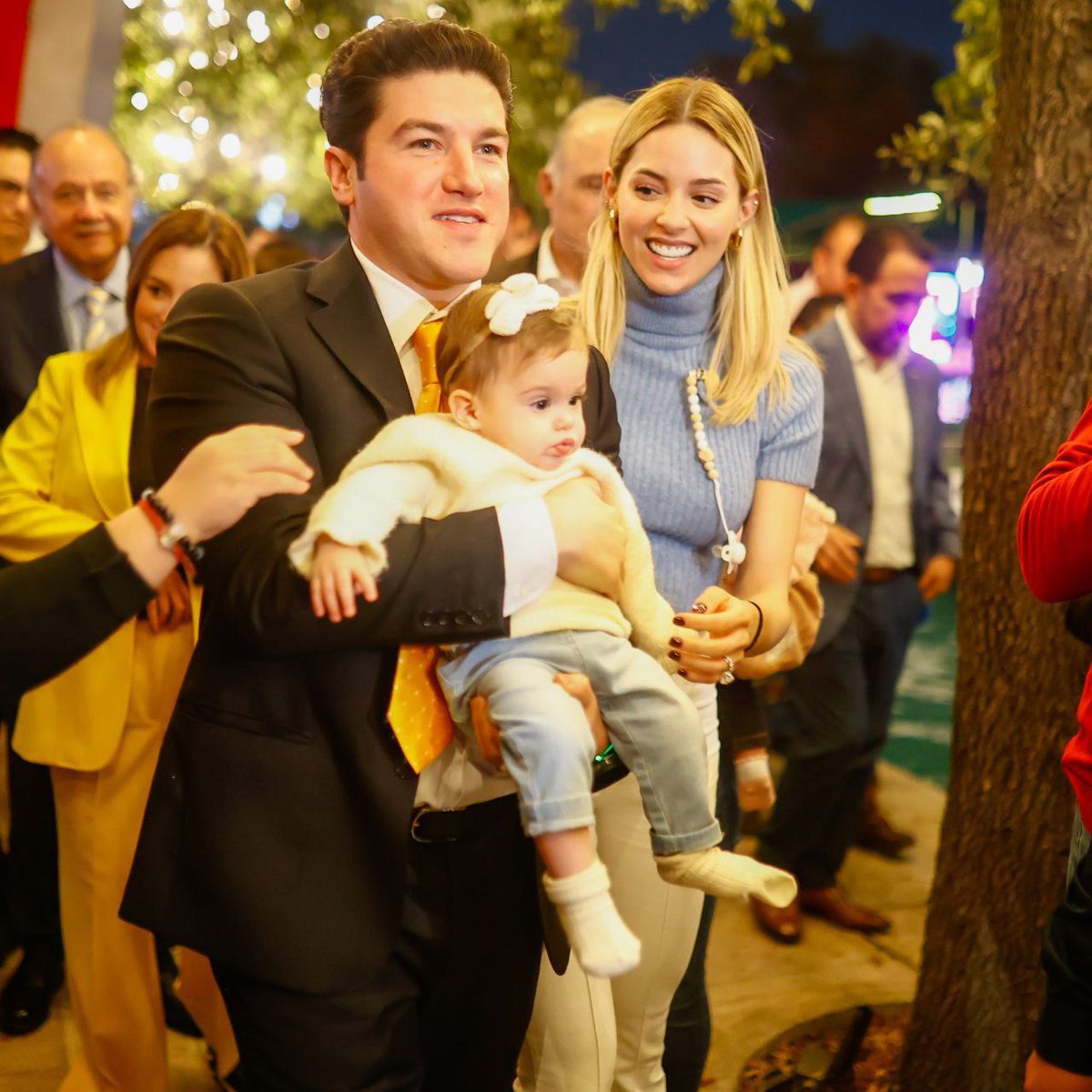 samuel_garcias's tweet photo. LLEGÓ LA NAVIDAD A NUEVO LEÓN.
Arrancamos con la 6.ª edición de Luztopía, el festival de luces MÁS GRANDE de México. Vente con toda la familia al parque Fundidora y disfruta de todos los juegos y atracciones que hay para todas y todos. ¡Ánimooo! https://t.co/UXZUvQnH5K