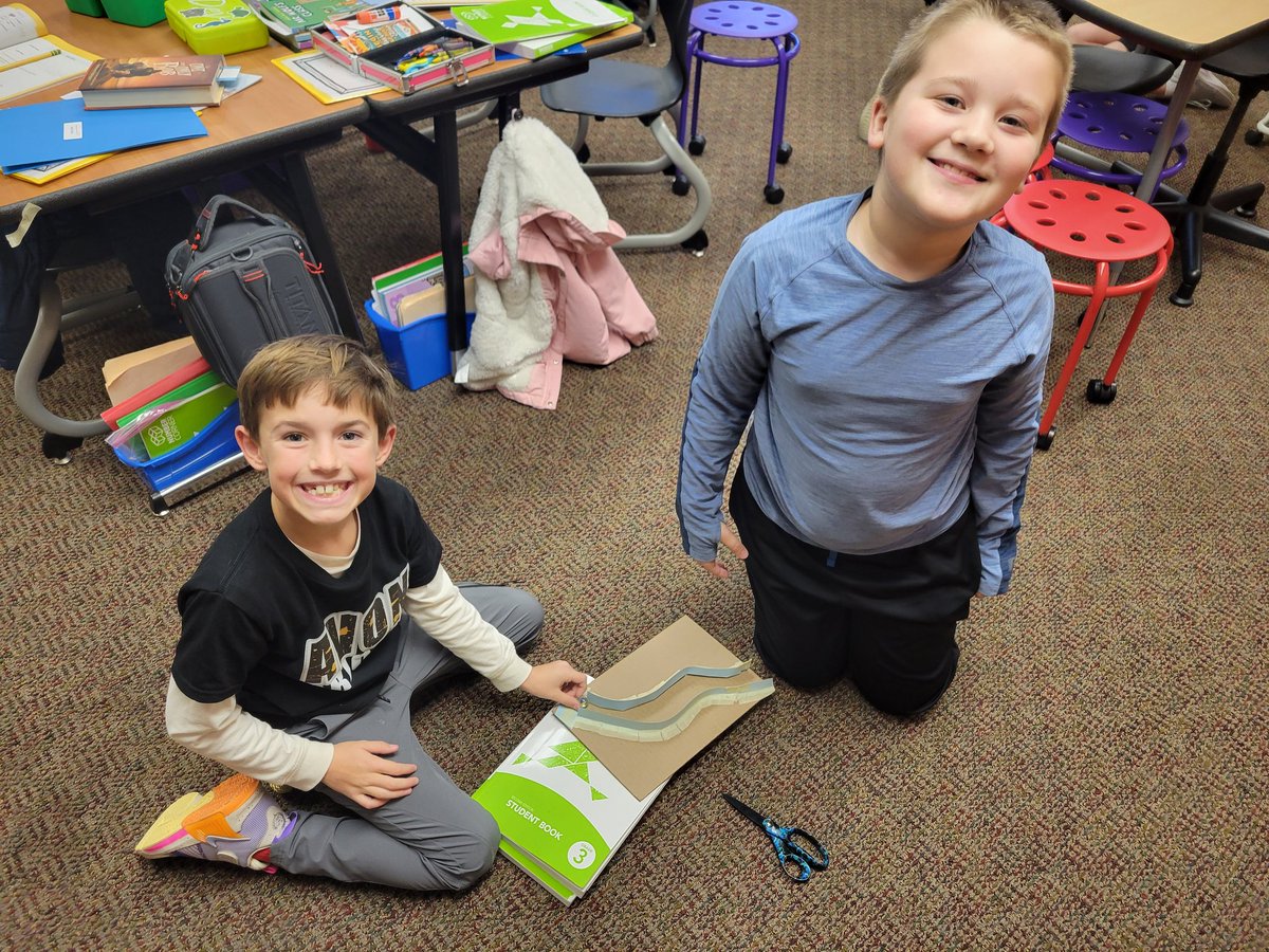 Bondgrade3's tweet photo. To learn about motion, students built marble ramps! https://t.co/fWkBH2Tai7