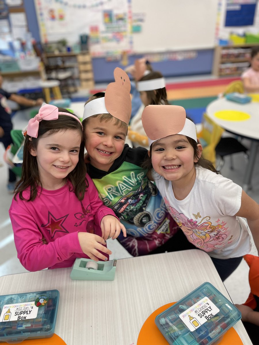 klaifskinders's tweet photo. Our first ever kindergarten friendsgiving party was a success! So thankful for these little turkeys! 🦃💛🍁
@SummitSchoolsNJ https://t.co/0mwN5Pw2Fe
