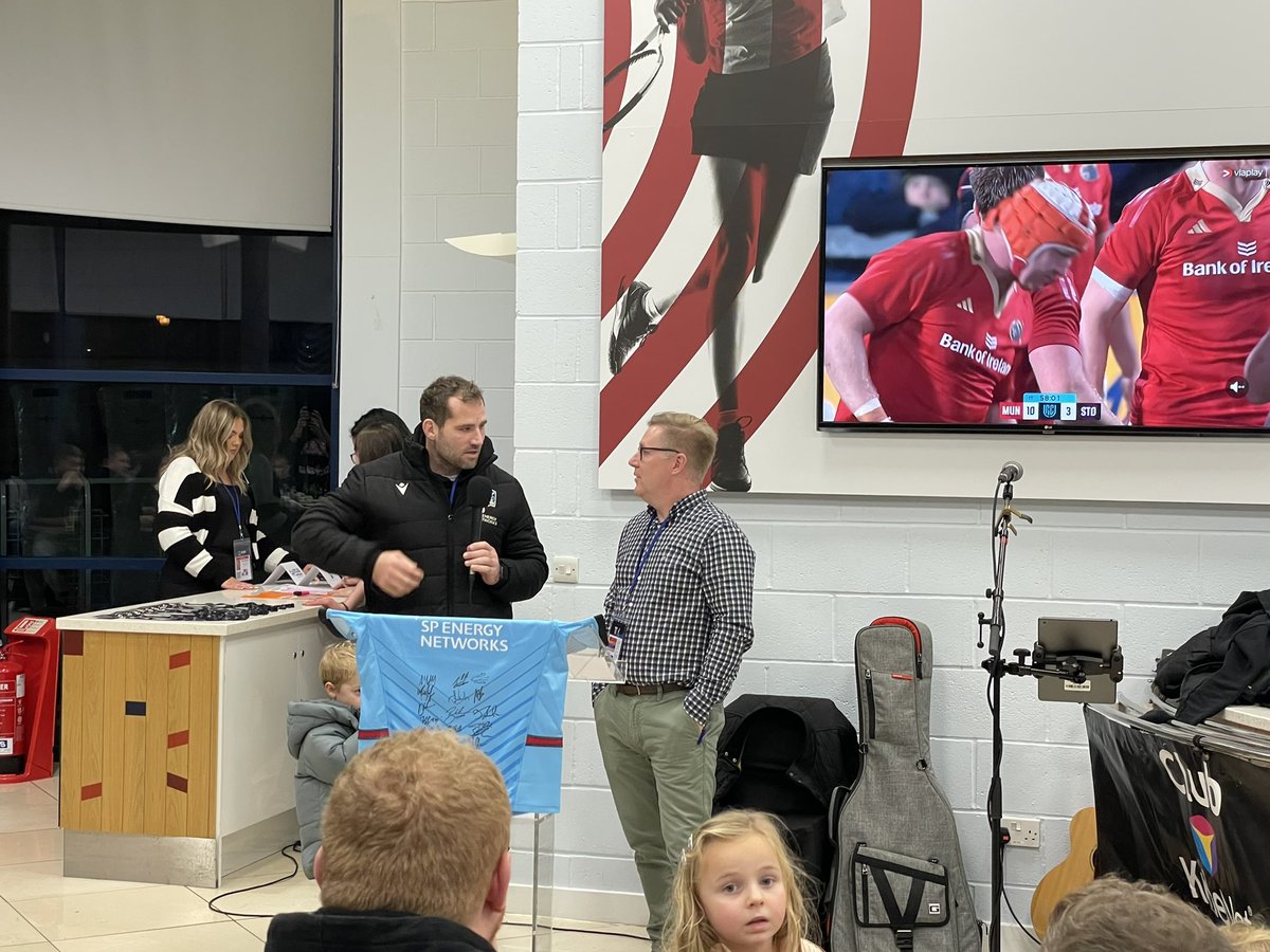 kube_net's tweet photo. Another great night in #ClubKubeNet ready for @GlasgowWarriors v @BenettonRugby
Great to hear more from @fraserjmbrown and the teams squat records!
@SWesty1977 doing a great job bringing it all together
#GLAvBEN #ProudSponsor @URCOfficial https://t.co/IaM9jpth2F