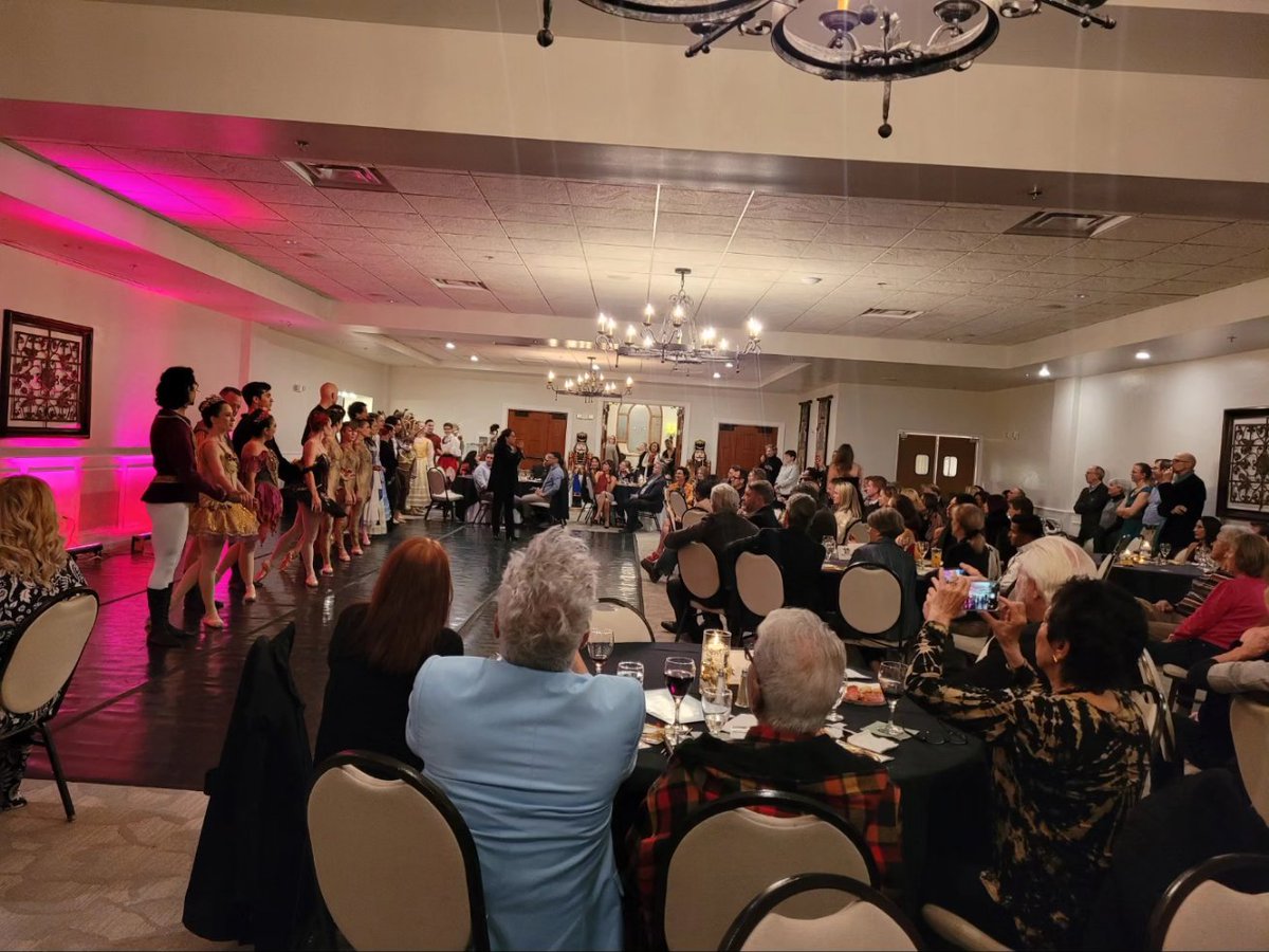 idalialt's tweet photo. Beautiful evening supporting #FestivalBalletAlbuquerque. This will be my third year dancing in the Nutcracker in the Land of Enchantment.  Come support us! https://t.co/cJSdwNu6Pp