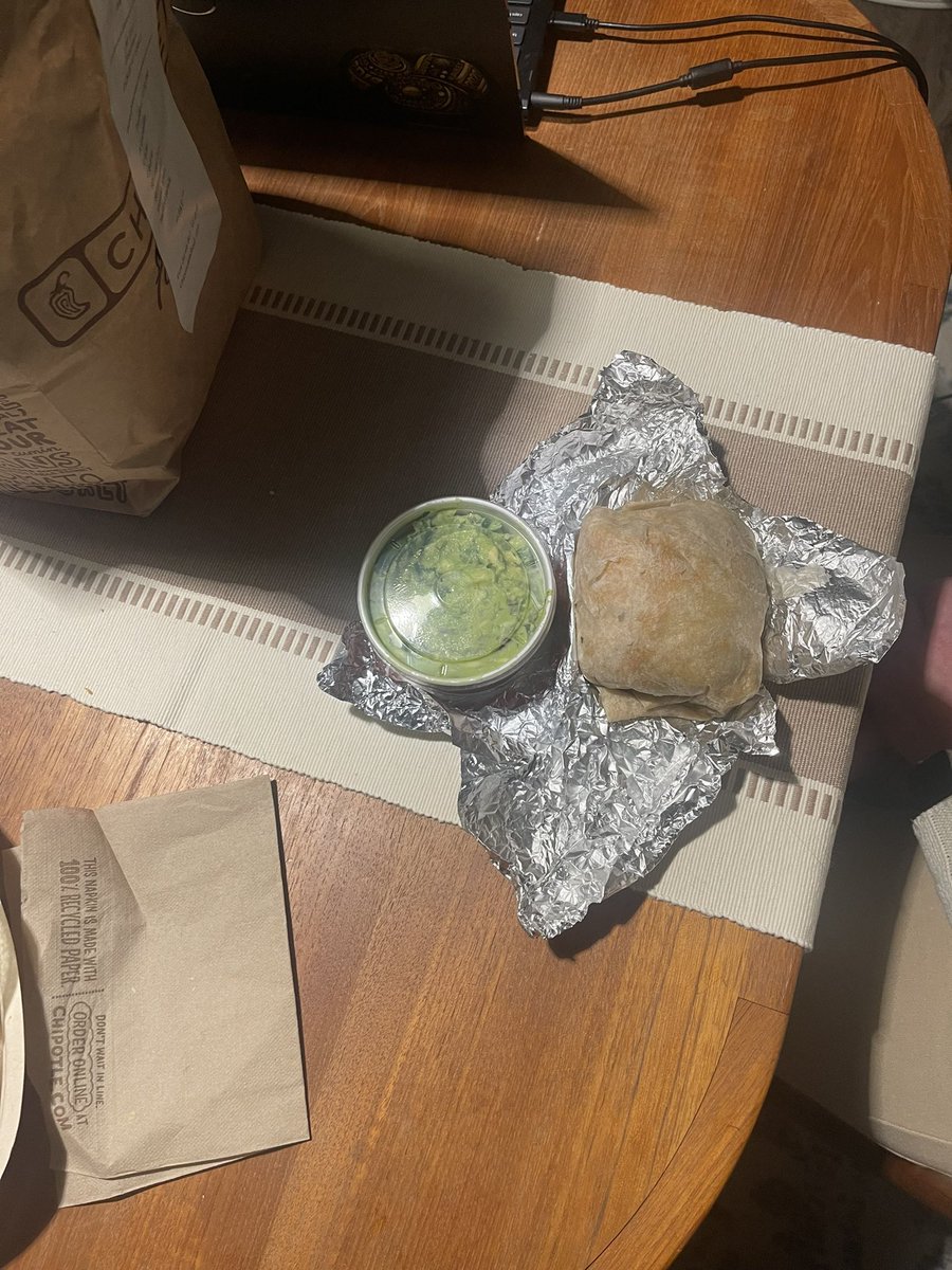 LEGOR2D2scream's tweet photo. chipotle count your fucking days bitch https://t.co/uVrYwBC14g