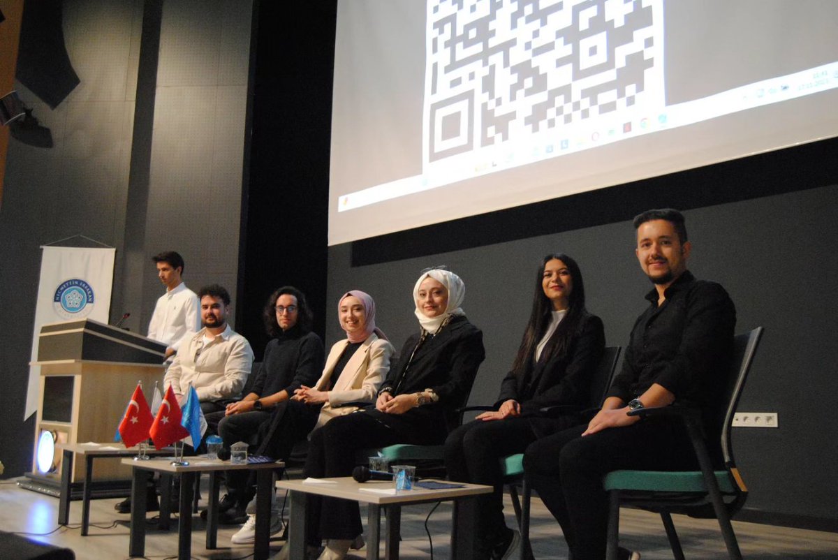 emtneu's tweet photo. Necmettin Erbakan Üniversitesi Endüstri Mühendisliği Topluluğu olarak "Geçmişin adımlarından geleceğin deneyimlerini inşa ederiz" mottosuyla düzenlediğimiz "KARİYER GÜNLERİ" etkinliğinde farklı uzmanlık alanlarından başarılı mezunlarımızı ağırladık.✨️ https://t.co/8W7yuK13zA