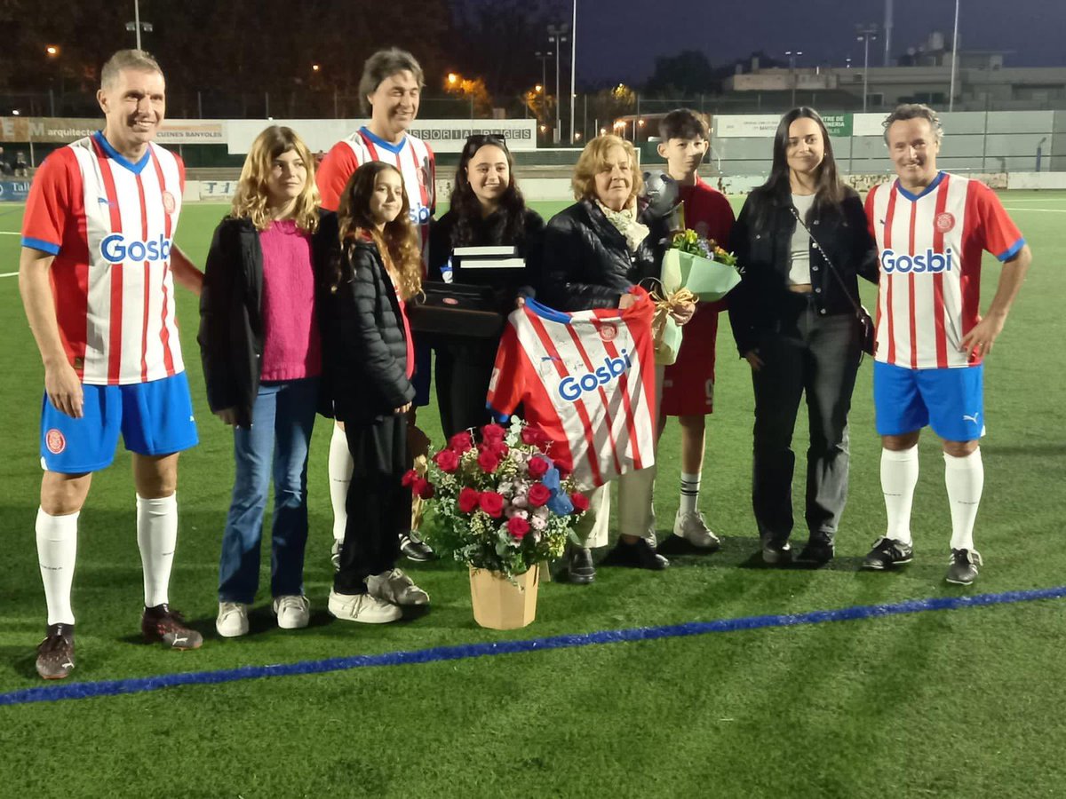 👏 Gran tarda de futbol a Banyoles en el partit d’homenatge a Xavi Agustí entre veterans de <a href="/CEBanyoles/">CEBanyoles</a> i Girona FC!