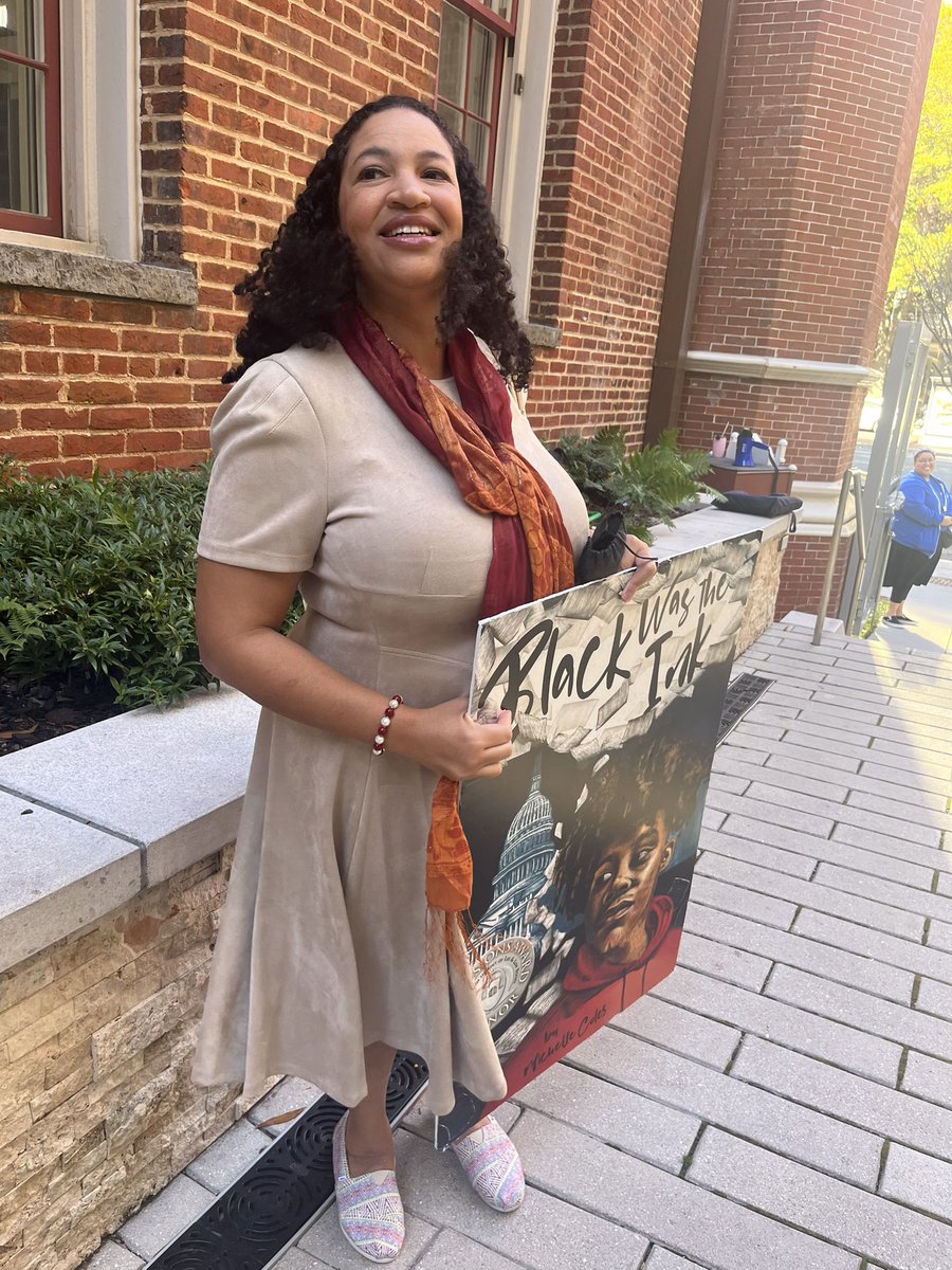 SarahElwellDC's tweet image. When leaving #EnchantedPages Community Day @PlanetWordDC bumped into the vibrant, incomparable author @michellejcoles if you don’t already have Black Was the Ink on your shelf, get your copy today!!!! @LEEandLOW &amp;amp; check out our archived @NMAAHC webinar! m.youtube.com/watch?v=As9jfd…