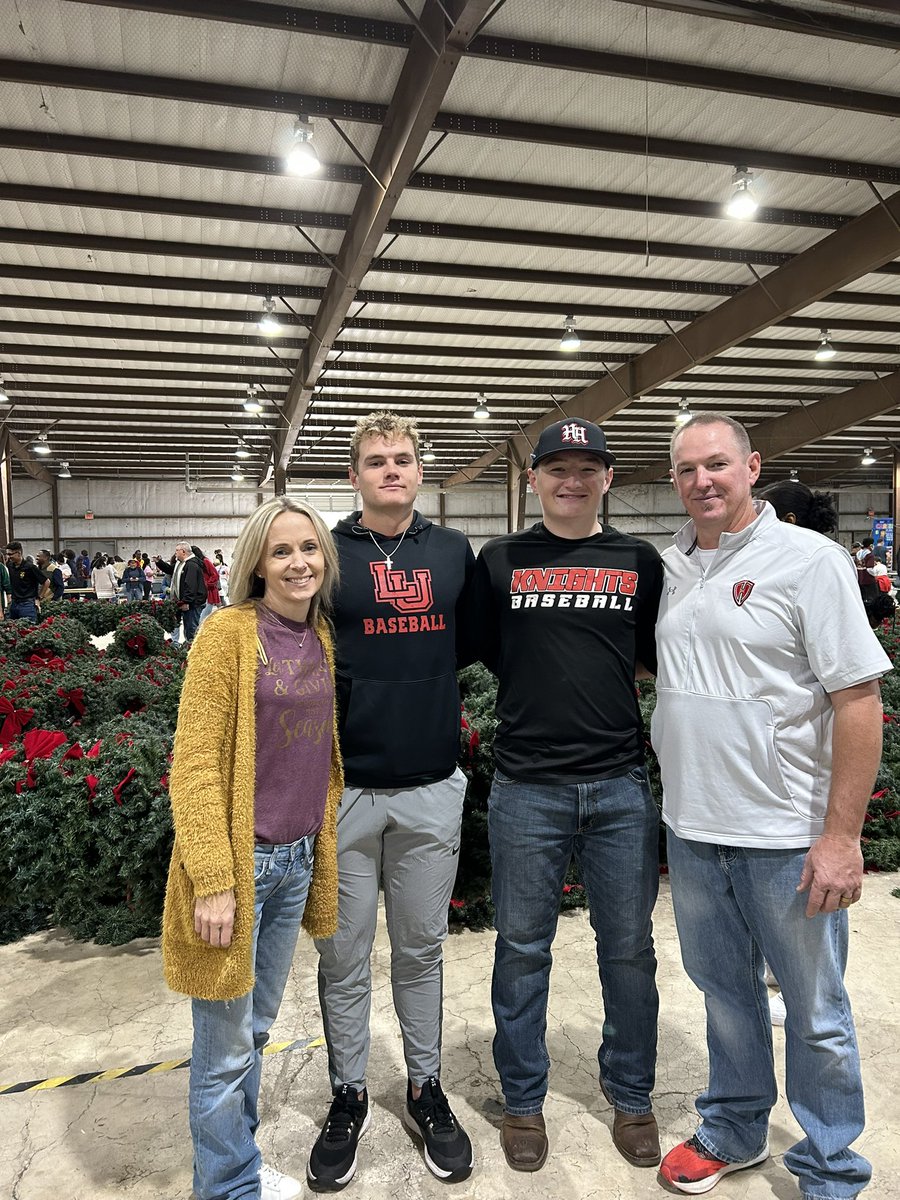 Randy_Culp's tweet photo. Awesome time with the family at the Veteran Cemetery Wreath Prep. https://t.co/F19fAzq4Bf