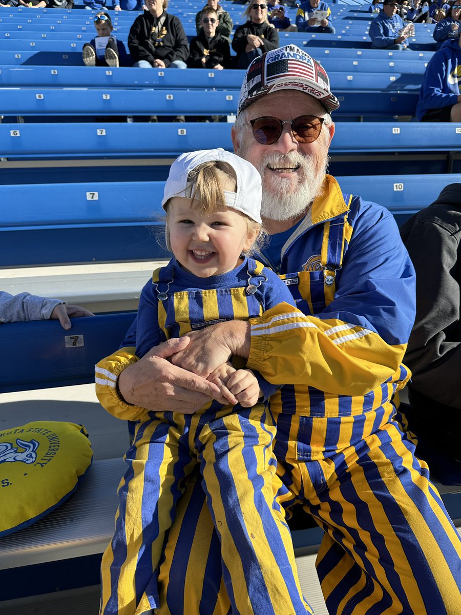 MissyKay777's tweet photo. Who’s ready to kick some Grizzly butts? #proudgrandpa #gojacks https://t.co/DHqbK2lbrS