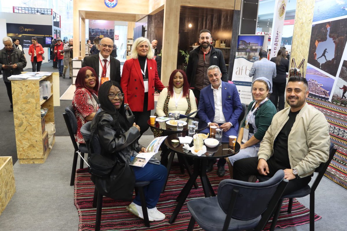 TUNCELITSO's tweet photo. Ankara Üniversitesi Rektörü Prof.Dr.Necdet Ünivar, Ankara Ticaret Odası Başkan Yardımcısı Sayın Halil İbrahim Yılmaz, Tunceli Vali Yardımcısı Ertuğrul Arslan ve Nijerya Turizm Heyeti Ankara'da Tunceli Valiliği öncülüğünde kurulmuş olan standımızda https://t.co/9iUz8kLB4R