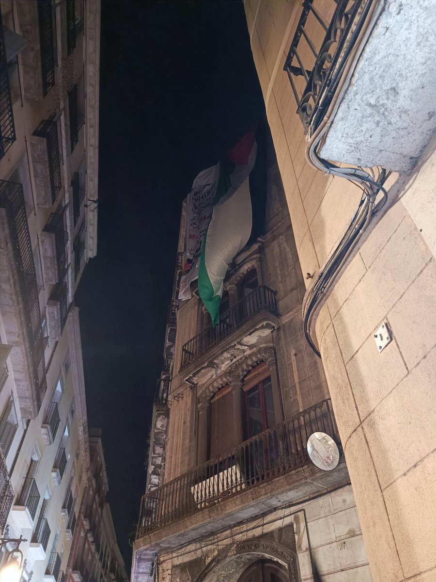 🔴 Ara mateix🔴

S'acaba d'ocupar un bloc de propietat sionista al centre de Barcelona!

Davant la guerra imperialista, organitzem la resposta de la classe treballadora!