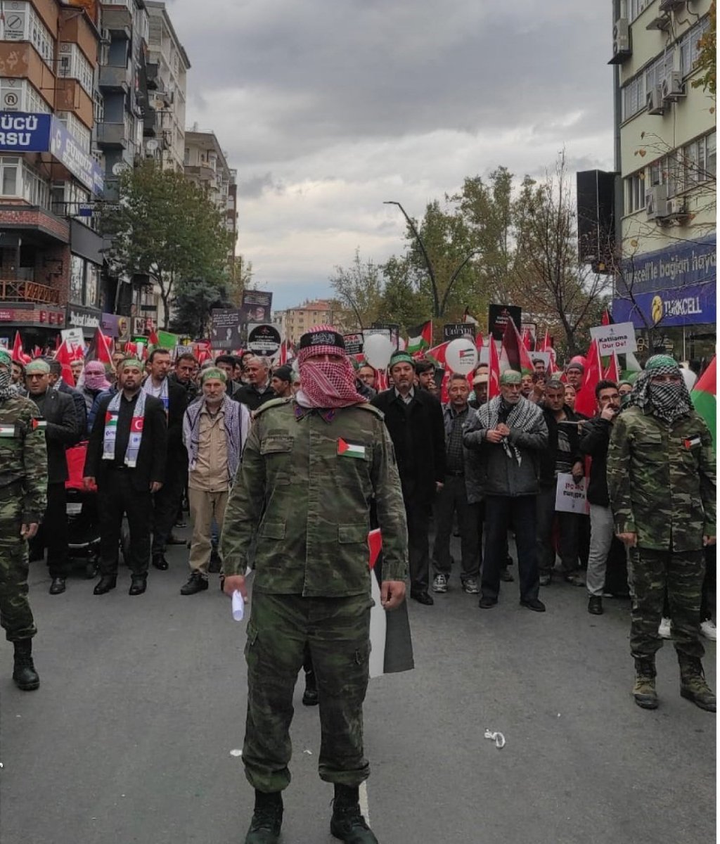 NekadarolduTR's tweet photo. Görüntüler Isparta'dan.

Binlerce vatandaş Gazze'de yaşanan zulmü protesto etmek için meydanlara döküldü...

#ZionistCensorship #Gaza_War
#GazzeAntep #GazzeUnderAttack 
#Ebu_Ebeyde https://t.co/wD7nwYVXRo