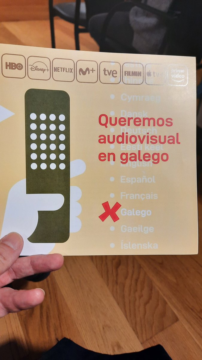 LuisPontedeume's tweet photo. 5 séculos a silenciar o galego. Dámoslle voz ?  Carlos Callón reflexionou hoxe na Casa da Cultura de Pontedeume sobre a situación da lingua. Acompañámolo na presentacion de O LIBRO NEGRO DA LINGUA GALEGA

#CarlosCallón #AMesa #Pontedeume https://t.co/y01YeTcqti