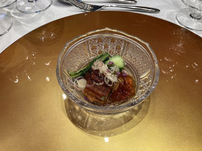 うなぎと酢の物
牛ヒレ肉のステーキ
ご飯代わりの寿司(画像無し)
抹茶のムースとバニラアイス(画像無し) 