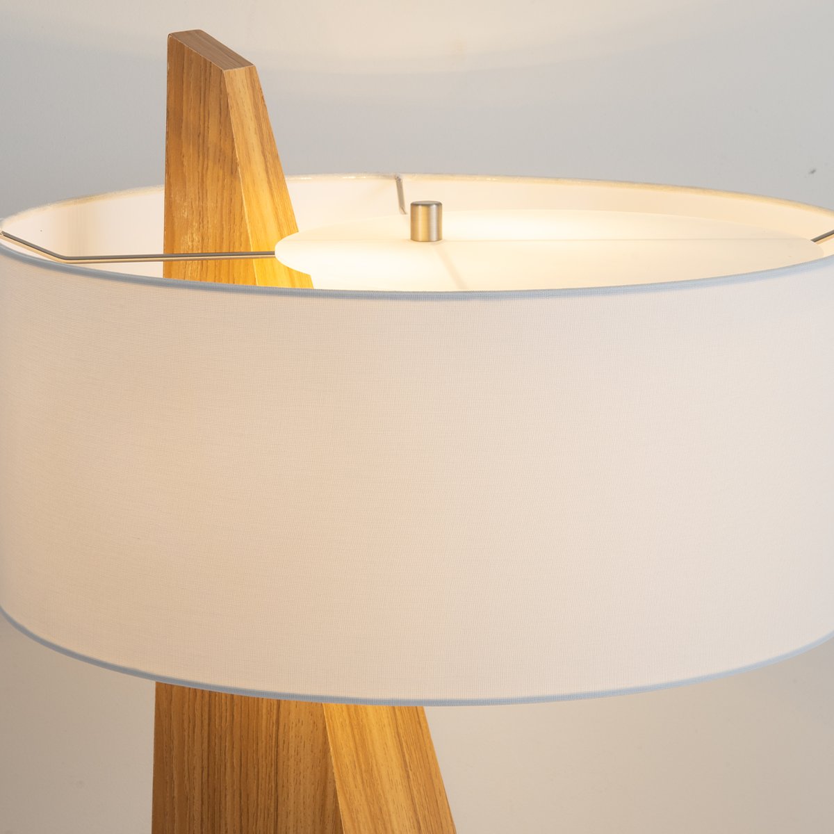 NovaLamps's tweet photo. Some consumers value quality and attention to detail. Others seek to fill an immediate need at the lowest possible price. For those that value quality and attention to detail, we offer you NOVA of California.

#bdny #bdny2023 #designinspiration #designlove #bespokefurniture https://t.co/qW9RAiRjMh