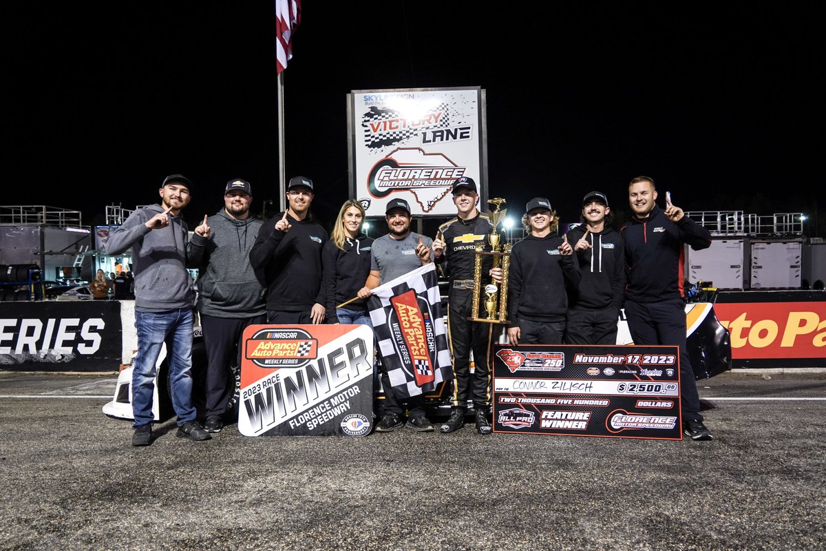 SpeedwayPix's tweet photo. 𝙲𝚘𝚗𝚐𝚛𝚊𝚝𝚜 @ConnorZilisch on your sᴄ250 win🏁🏁🏁
@toastt57 @TeamChevy @LorinRanier https://t.co/7uFZs4rcNx