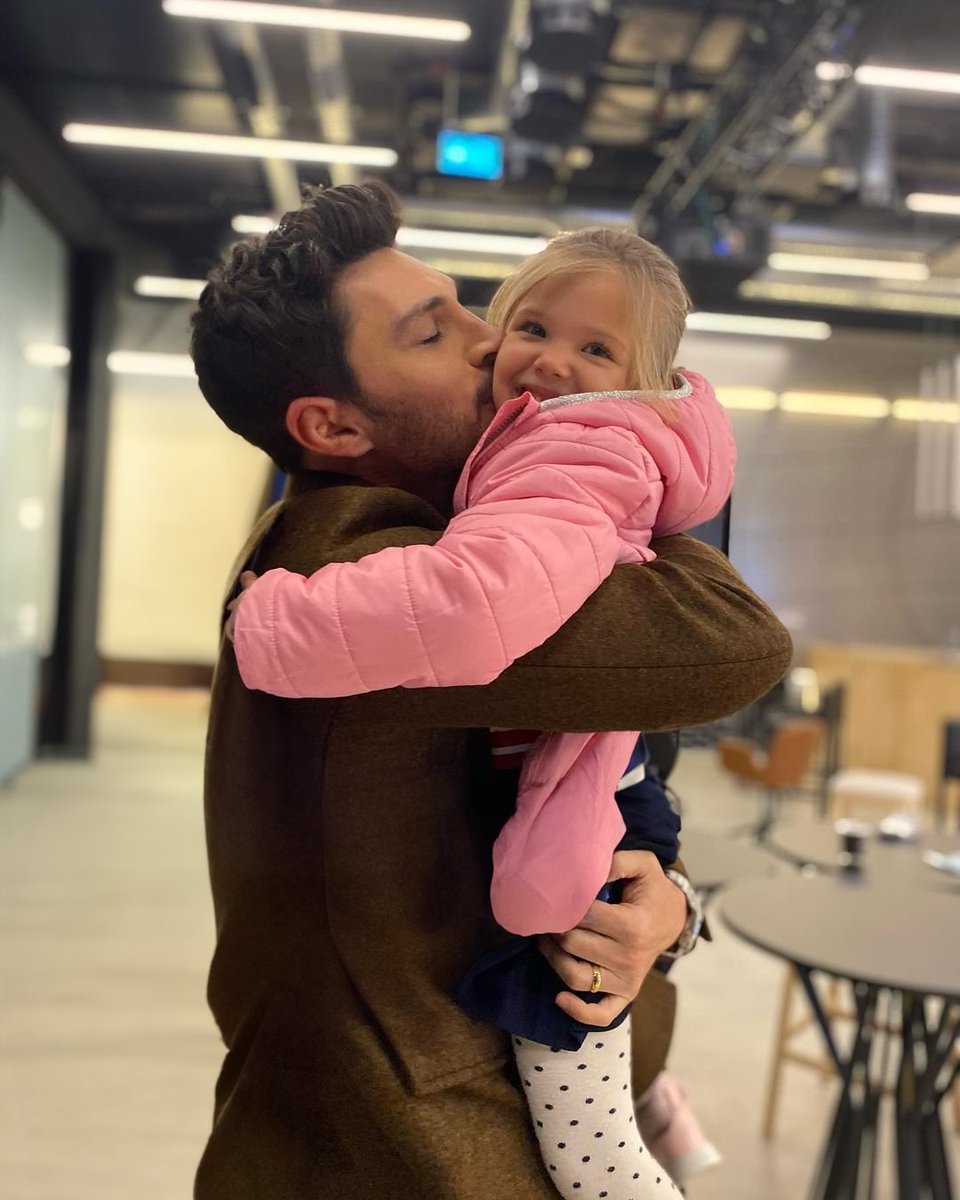Dinaah312's tweet photo. he's sooo girl's dad coded 🤏🩷

#ilhanşen https://t.co/r02tfuFDqR