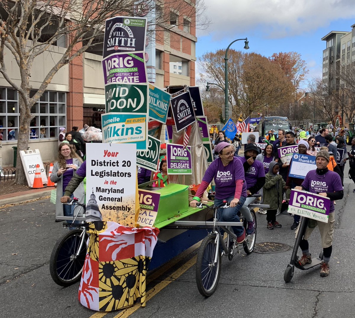Team Lorig in the DTSS Thanksgiving parade - w/ fresh vegetables, a heat pump because #ElectrifyEverything, Offshore Wind because 100% #CleanEnergy, our #peoplepowered float, & basil seeds for the crowds for kitchen herbs all winter long. Plus my amazing #D20 teammates.