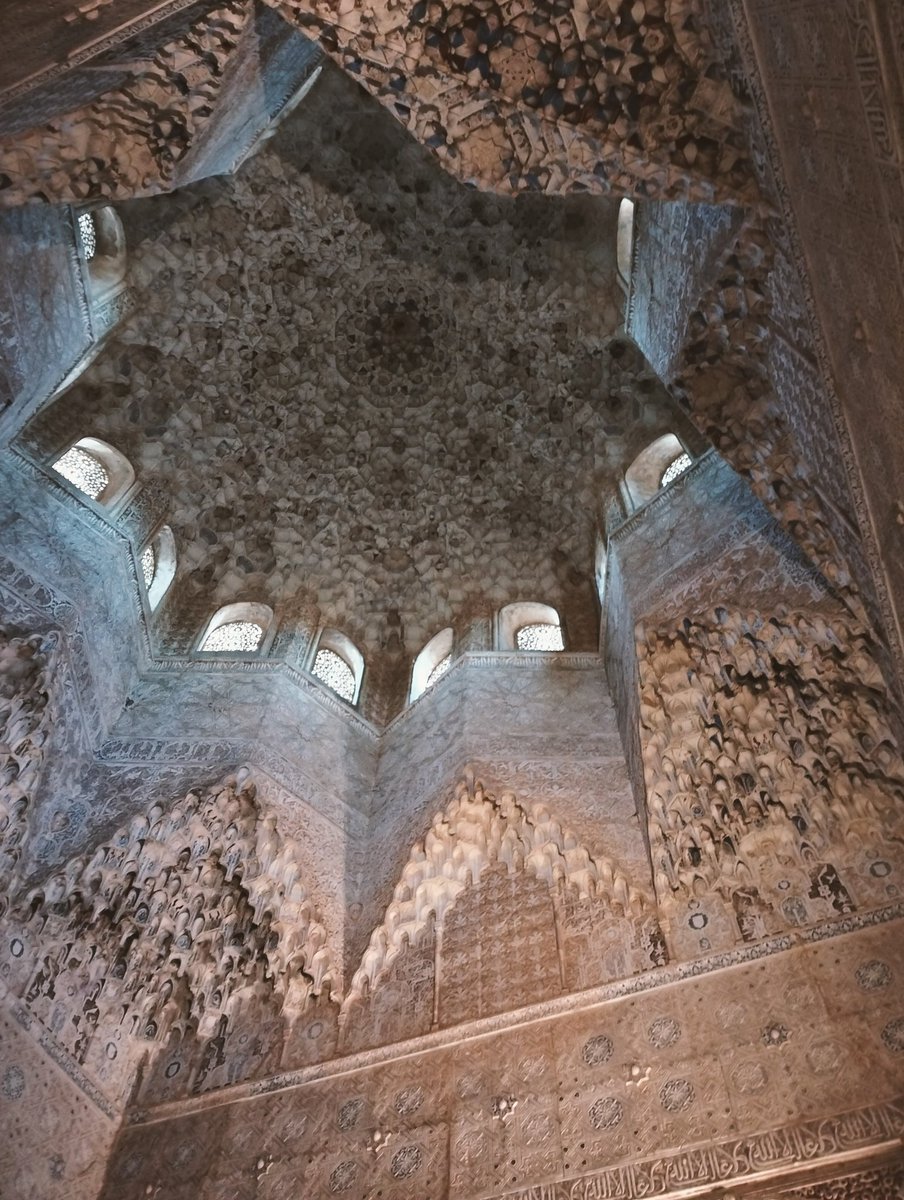 VanesaRegaladoV's tweet photo. Salgo de la Alhambra extasiada de belleza y hastiada del turismo de masas (más que en mi última visita).

Os comparto una selección de imágenes.

Porque a la Alhambra hay que volver siempre. Siempre. https://t.co/6vAZOEMTAm