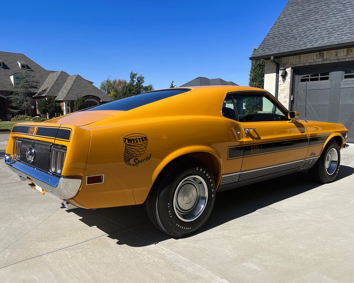 Barrett_Jackson's tweet photo. It's a Twister! This 1970 @Ford Mach 1 is 1 of 96 #TwisterSpecial #Mustangs and one of 48 powered by a #MatchingNumbers R-code #428ci #SuperCobraJet big-block engine. Catch this #Twister before it crosses the block with No Reserve, January 20-28
More: https://t.co/0m5b8xD6AZ https://t.co/BlpJeSMzql