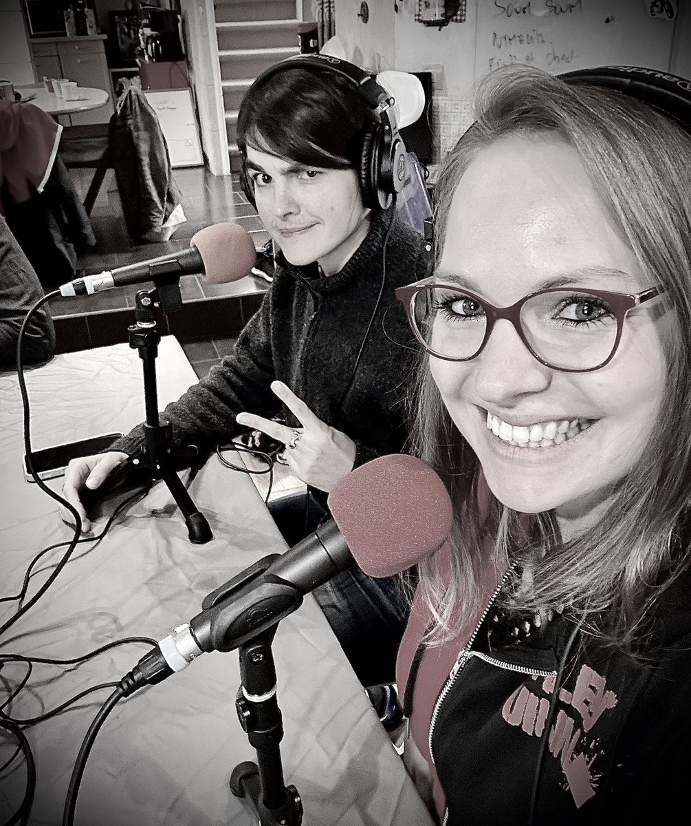 Aujourd’hui avec <a href="/penelope_gaming/">Penelope Gaming</a> on a enregistré l’émission 7 de la saison 8 de <a href="/laradiodesjeux/">La Radio des Jeux</a> 😍

Merci pour l’invitation <a href="/Toinito/">Antoine Bauza</a> <a href="/LudovicMaublanc/">Ludovic Maublanc</a> <a href="/_ReiXou/">ReiXou</a> <a href="/FrederickBrelot/">Frédérick</a> 🤩