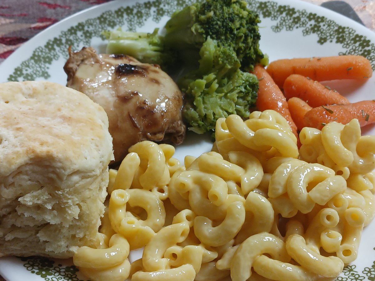 Photo of the day November 12, 2023 - Sunday dinner at my Mother in law's house.  Chicken, carrots, broccoli, macaroni and cheese, with a biscuit. #chicken #broccoli #carrots #macaroniandcheese #macandcheese #biscuit #food #sundaydinner #photooftheday