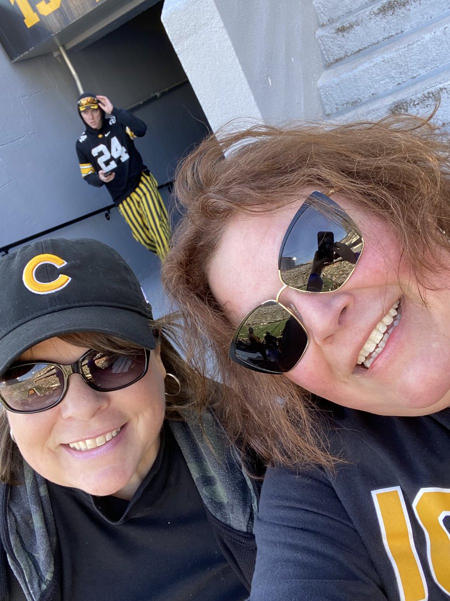 I_like2sing's tweet photo. Last home game at #kinnick. Thank you Seniors! We ♥️ The Hawks! @iafan4life #Fightforiowa #hawkvision https://t.co/MGcIzDyjBc