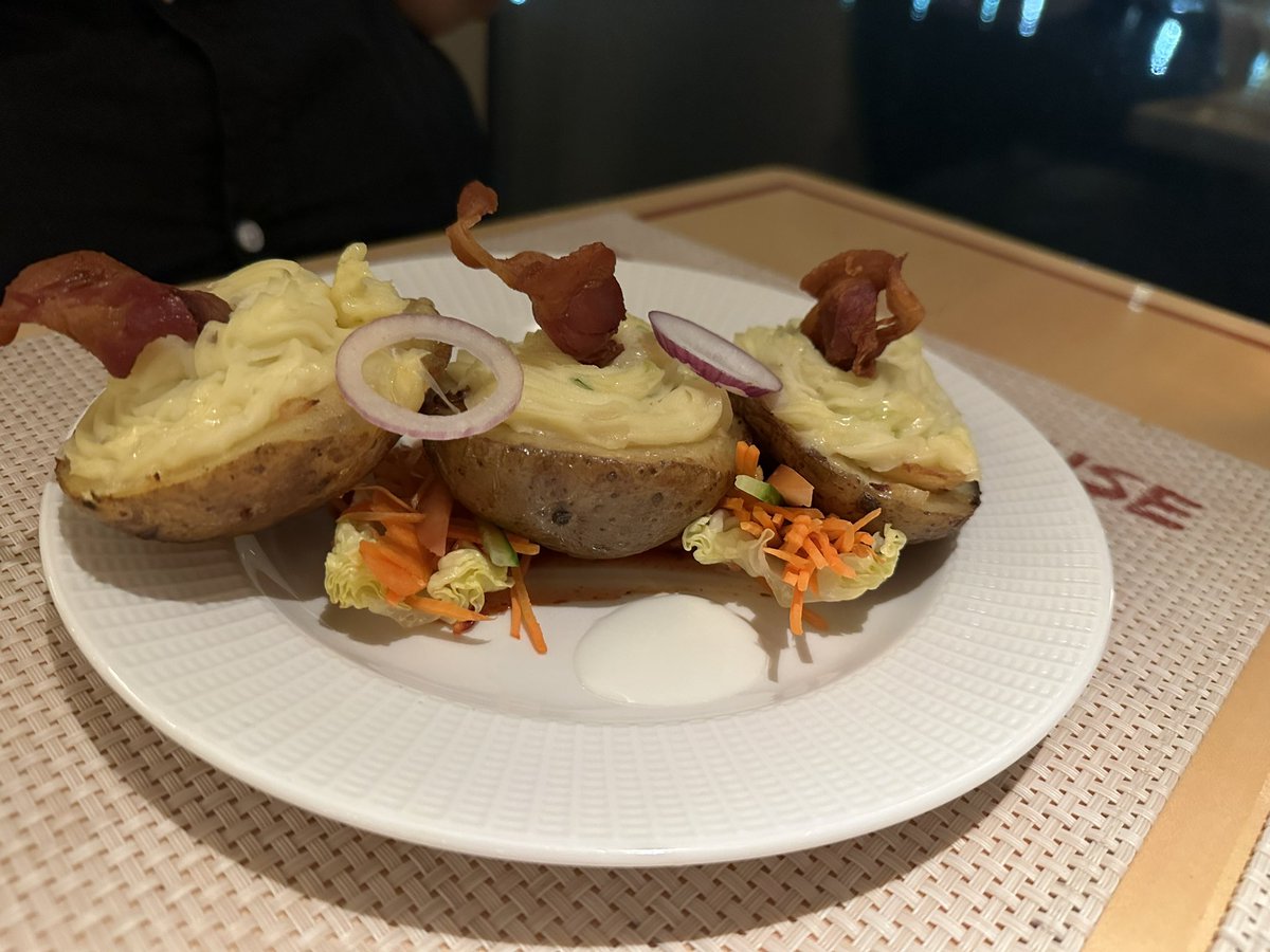 Cruise with George & Dan (@georgeanddan) on Twitter photo Oh my, the potato skins in The Beach House onboard Ventura seem to have had quite the growth spurt since our last cruise!
And this is a starter! Loving the portions in here tonight 🍴 <a href="/pandocruises/">P&O Cruises</a> Oh my, the potato skins in The Beach House onboard Ventura seem to have had quite the growth spurt since our last cruise!
And this is a starter! Loving the portions in here tonight 🍴 <a href="/pandocruises/">P&O Cruises</a>