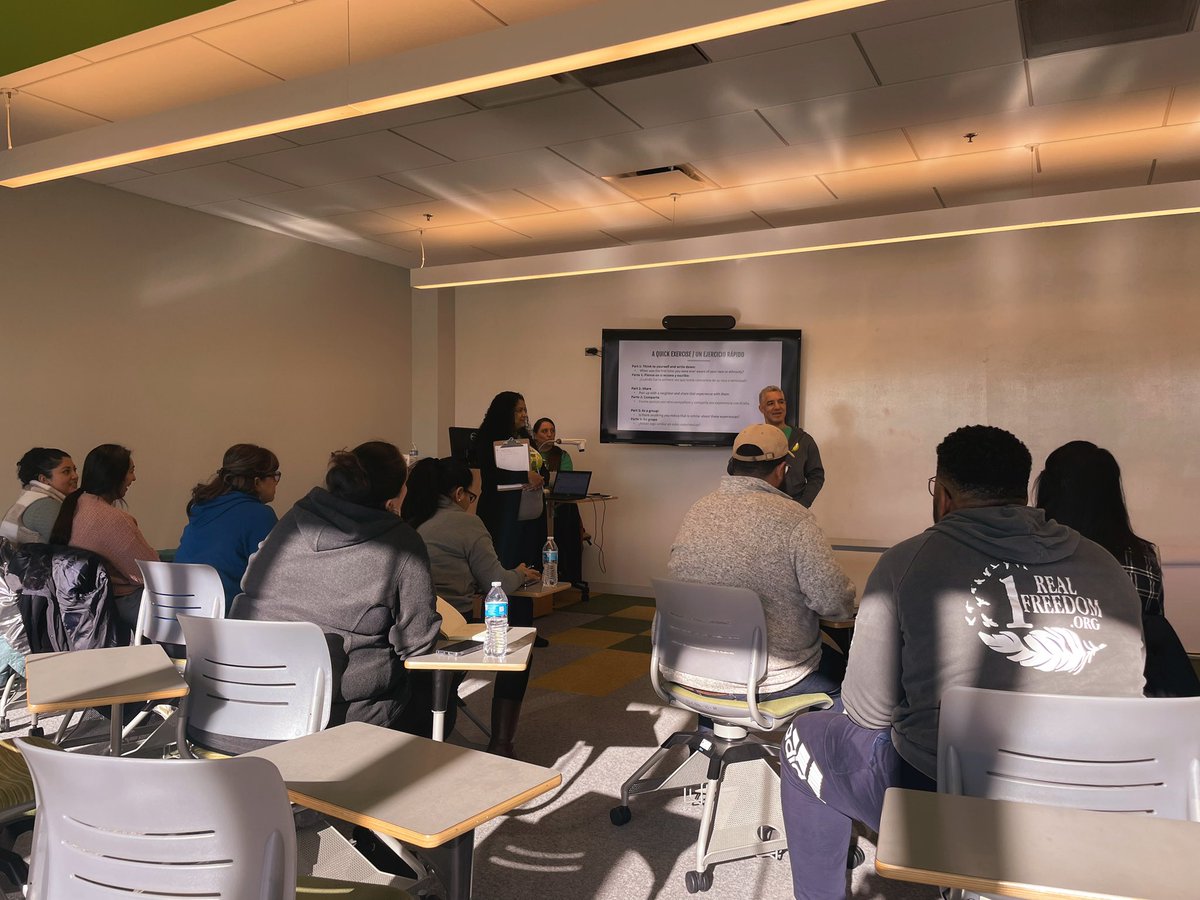 daisycarrera__'s tweet photo. Our November fellowship session today: Race & the Achievement Gap @KidsFirstChi Big thanks to @NEIUElCentro for the space and @FrontierChicago for catering to our leaders 💚 #KidsFirstChi https://t.co/PRzs9C7qz0